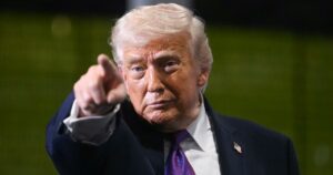 (ВИДЕО) Трамп: Ајатолахот и јас можеме да го контролираме Ормутскиот теснец