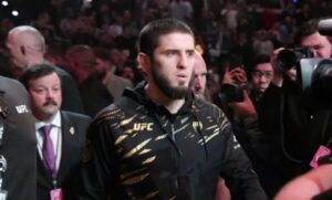 Ислам Махачев надвор од игра: Повредата на раката ја одложи мега борбата со Илија Топурија