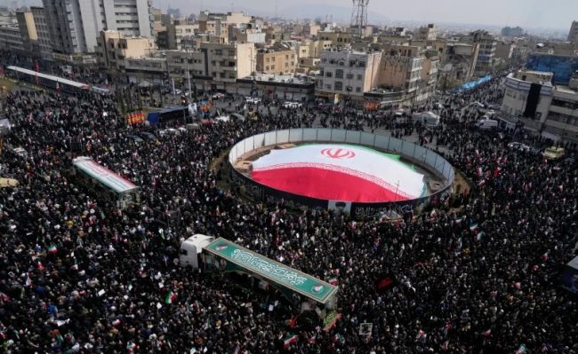 ИЗРАЕЛ ВЕЌЕ НЕ Е СИГУРЕН ДАЛИ НАПАДИТЕ ВРЗ ИРАН ЌЕ ДОВЕДАТ ДО ПРОМЕНА НА РЕЖИМОТ, НЕМА НАЗНАКИ ЗА НАРОДНО ВОСТАНИЕ