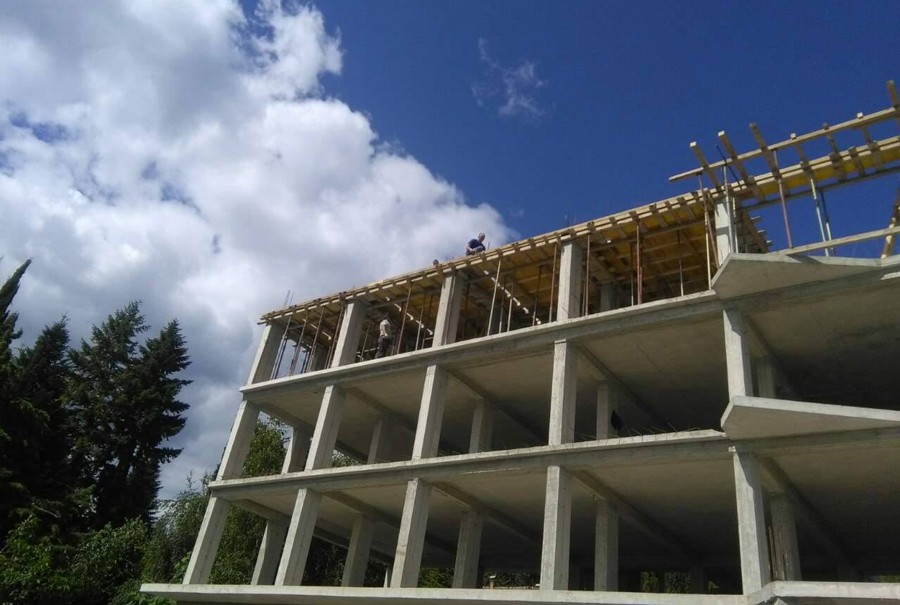 Работник од Герман загина при изградба на зграда во Кисела Вода