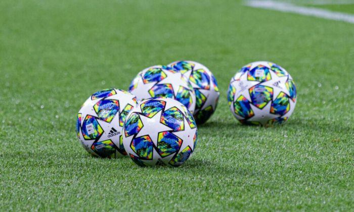 Њукасл го победи Манчестер јунајтед со 10 играчи