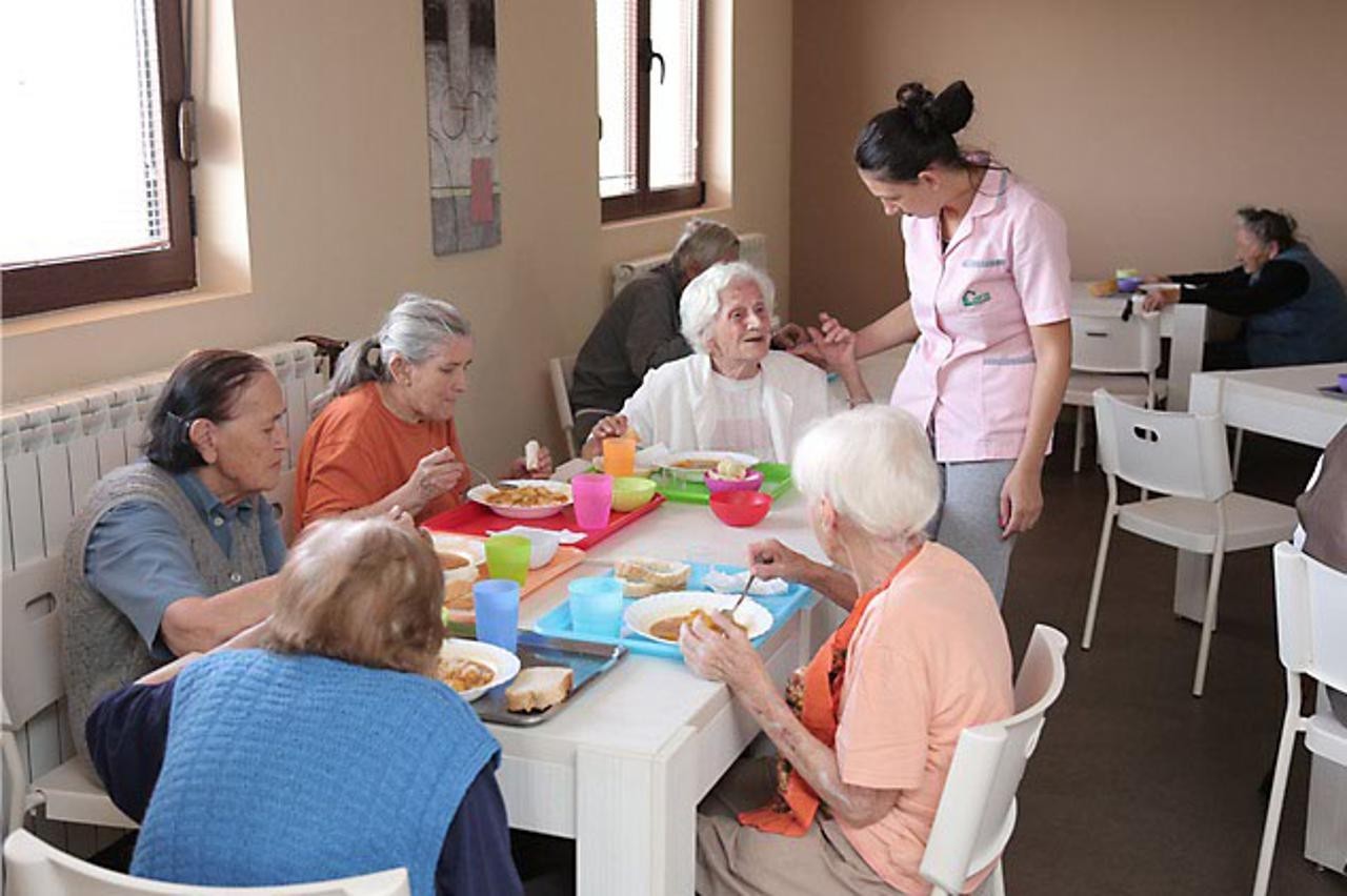 ПАРИЧНИ КАЗНИ ОД 1.550 ЕВРА ЗА ЧЕТИРИ ДОМОВИ ЗА СТАРИ ЛИЦА: АХВ со вонредни контроли, еве што открија