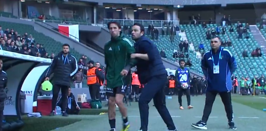 Скандал во Турција: Екипата на Чурлинов се повлече од теренот поради пенал! (ВИДЕО)