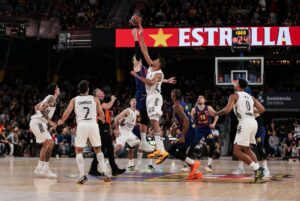 Реал Мадрид ја понижи Барселона во кошаркарското „Ел класико“