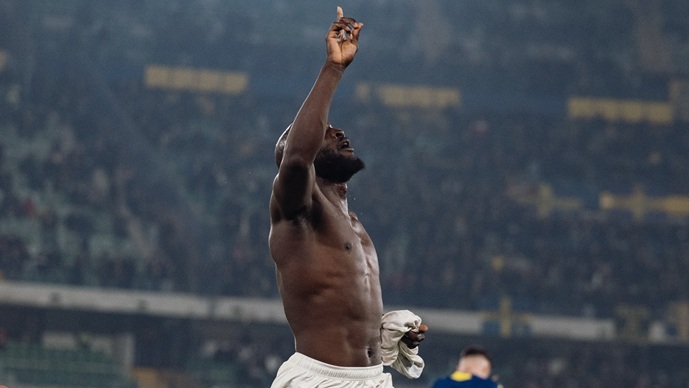 Лукаку со емоционална исповед: Тешко ми е по смртта на татко ми, особено поради начинот на кој го загубив