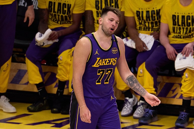 Серијата на Лејкерс заврши во Детроит (ВИДЕО)