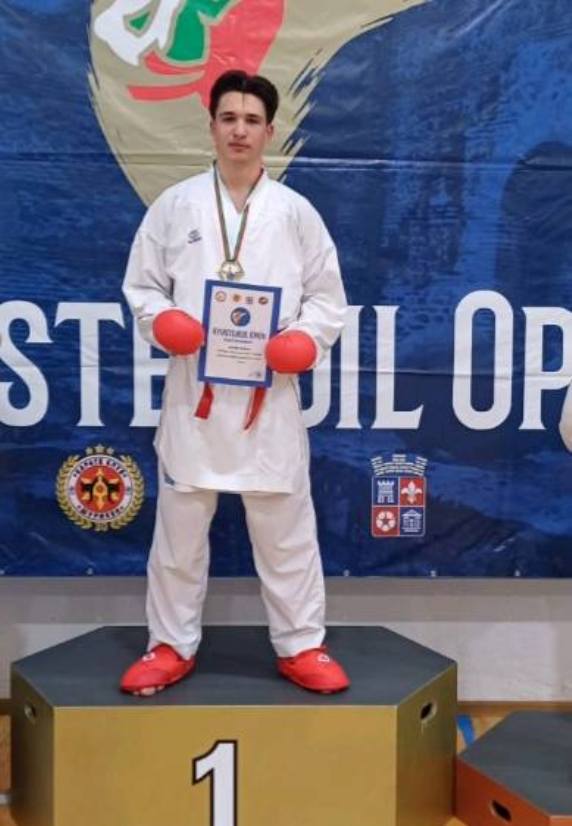 Злато и бронза за Јован Арсов од КК Партизан на „Ќустендил опен“