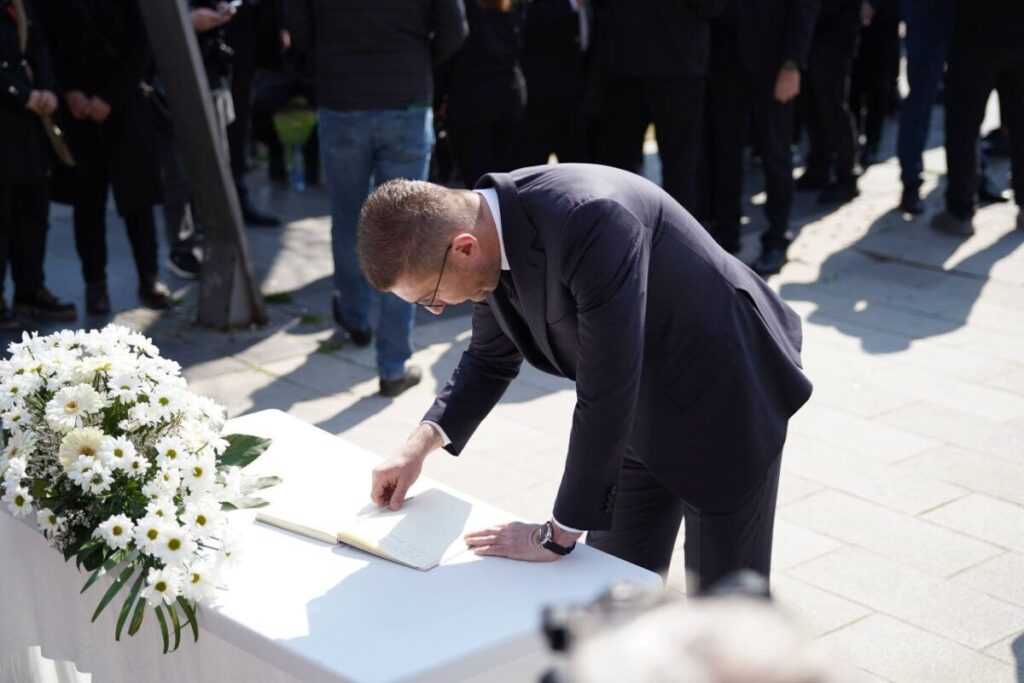 Мицкоски во Кочани: Нека споменот за нив остане вечен, а нашата заедничка човечност и единство нека бидат сила што ќе не води напред!