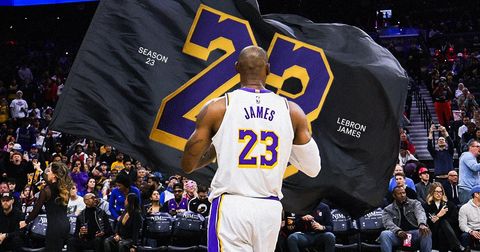 Џејмс влезе во историјата на Лејкерси, само „кралот“ и Брајант имаат такви бројки