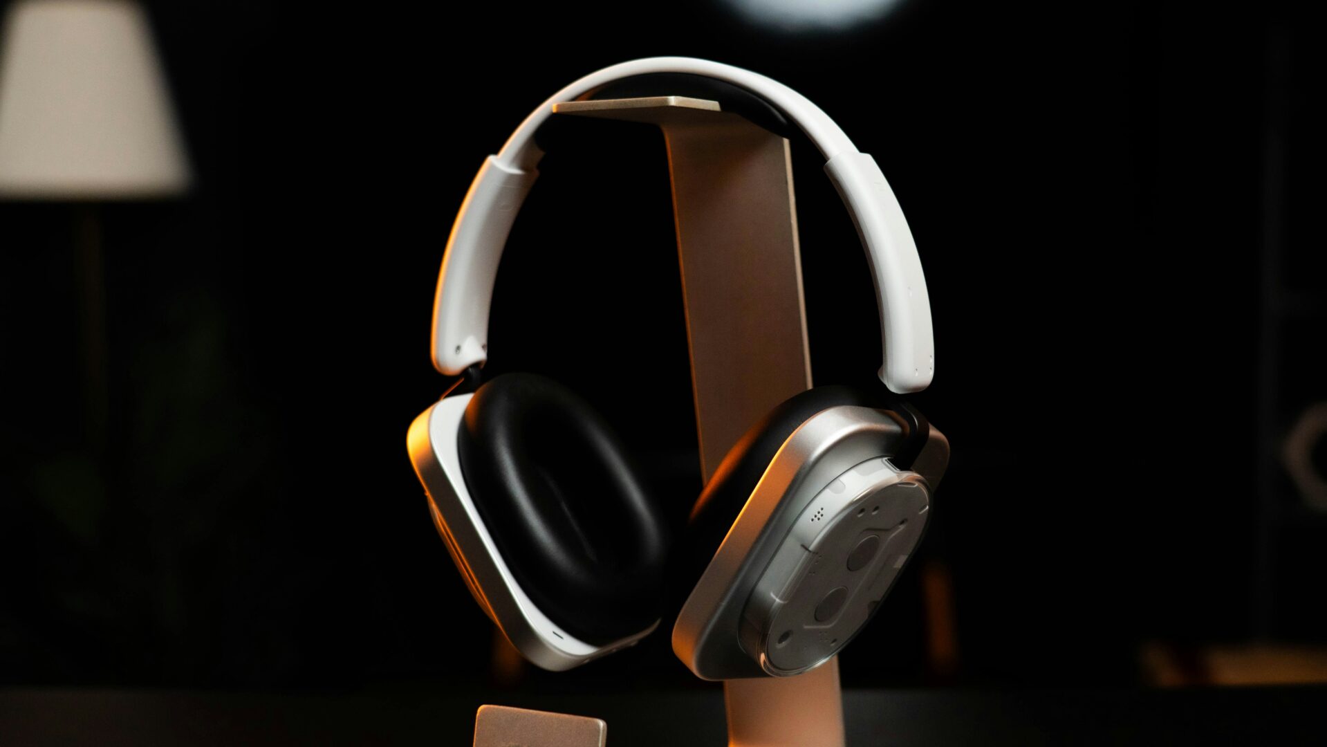 Nothing најави нови прифатливи слушалки