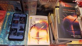 Почина американскиот писател Дан Симонс, авторот на „Хиперион“