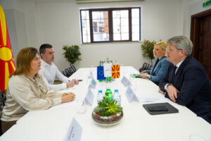 Енергетската транзиција забрзува: Средба Божиновска со директорот на Енергетската заедница Лорковcки