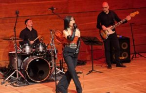 (ВИДЕО+ФОТО) Величествен концерт на Весна Писаровиќ во Филхармонија: Обожавателите не престана да пееа со неа