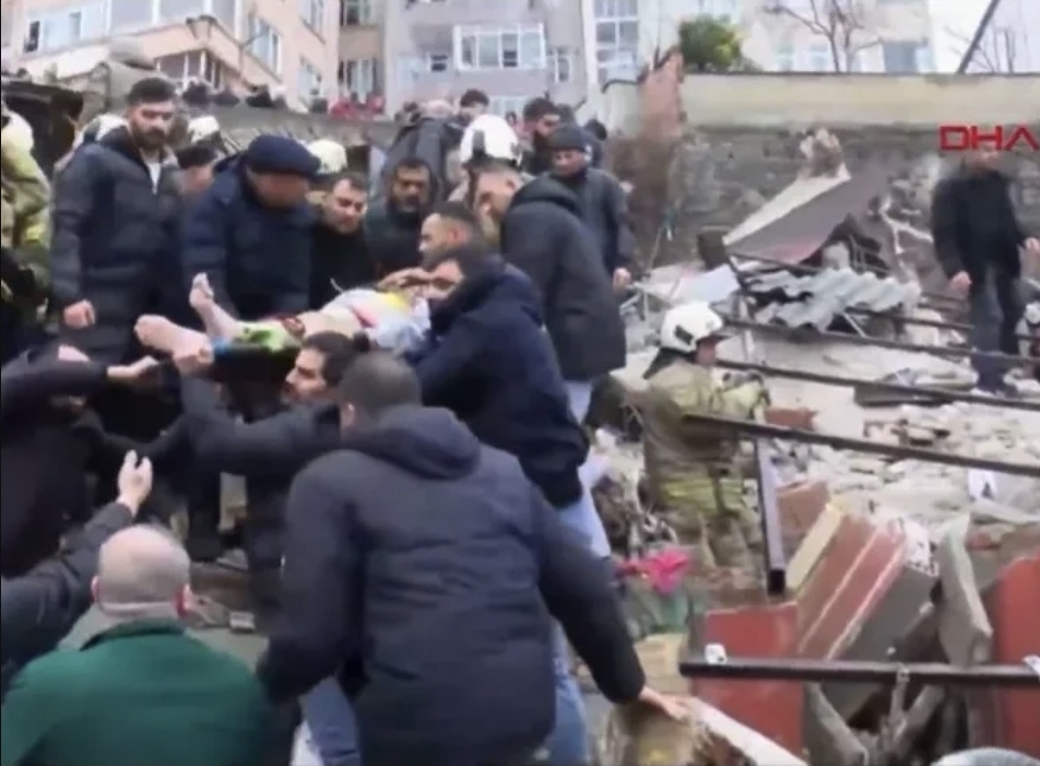 (видео ) Експлозија во Истанбул: урнати две згради, спасени три лица, потрага по затрупани