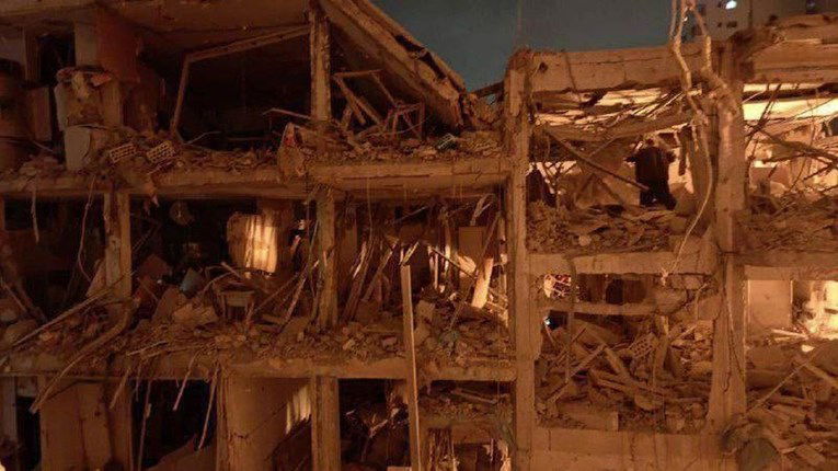 (ВИДЕО) Брутални напади на Иран врз Израел: најмалку 5 загинати, стотици повредени и уништени згради