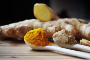 Популарен зачин – Како куркумата може да ви помогне природно да ослабете