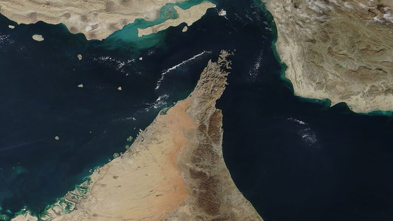 Трамп нуди придружба на танкерите низ Ормускиот теснец, додека кризата на пазарот на нафта станува сè поголема