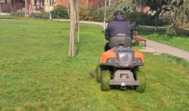 Аеродром ангажира пензионери и невработени за одржување јавна чистота и паркови