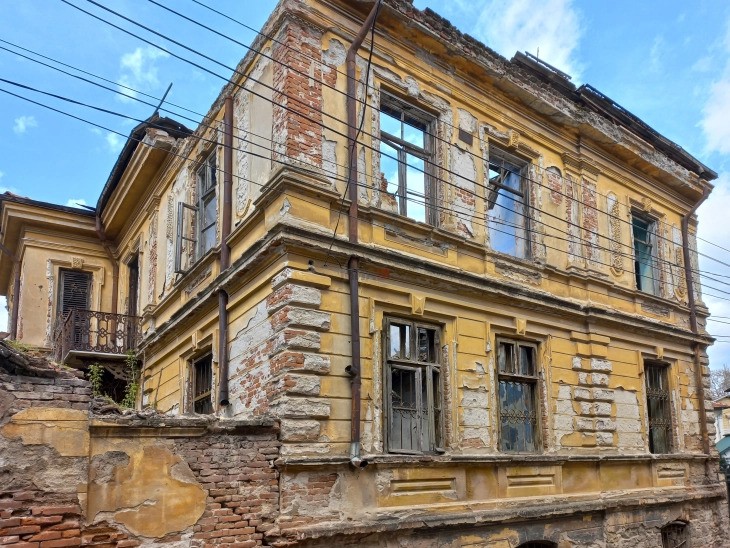 Трагедија во Битола – 19-годишно момче пронајдено мртво во стан