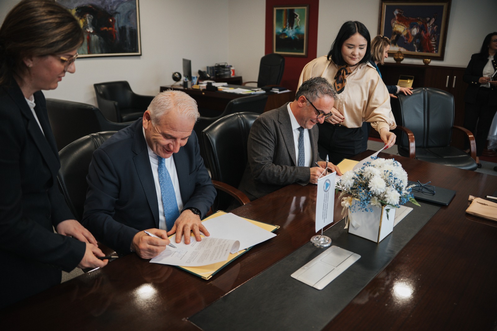 Во Тетово потпишан меморандум за соработка меѓу Министерството за здравство и Универзитетот на Југоисточна Европа