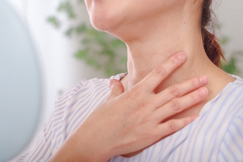 Брчки на деколтето? Дерматолог препорачува третман кој дава резултати