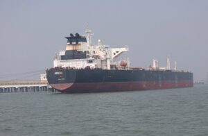 Сè повеќе бродови минуваат низ Ормутскиот теснец – Иран воведе посебен режим