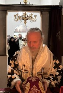 Зошто со грешници јаде и пие?