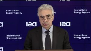 Меѓународна агенција: Енергетската криза доаѓа. Секој што може нека работи од дома