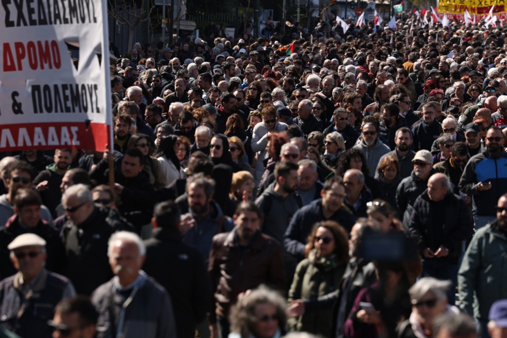 Над илјада лица протестираа во Атина против нападите врз Иран