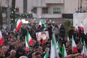 (ВИДЕО) Поделен Иран: Прослави и солзи за убиството на ајатолахот