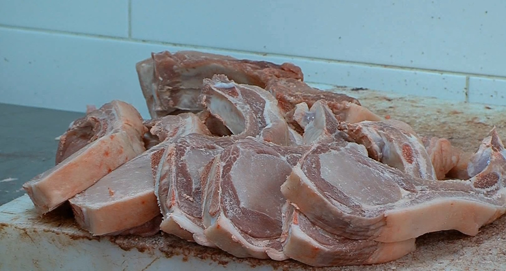 Спречен сомнителен увоз на месо од Парагвај и ореви од Казахстан