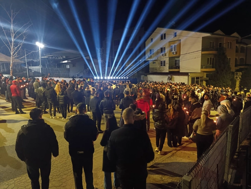 Една година од трагедијата во Кочани – во 2:32 часот оддадена почит на настраданите во пожарот во „Пулс“