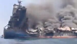 ВИДЕО: Иран погоди кувајтски танкер во пристаништето Дубаи