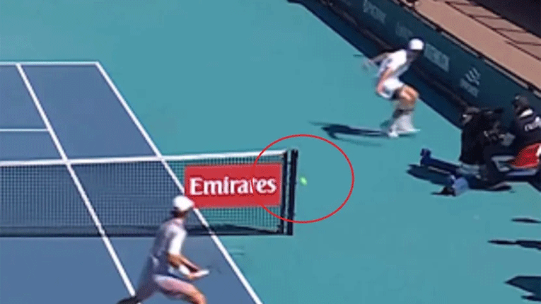 Ваков поен во тенисот не сте виделе, чудно правило кое ретко кој го знае (Видео)