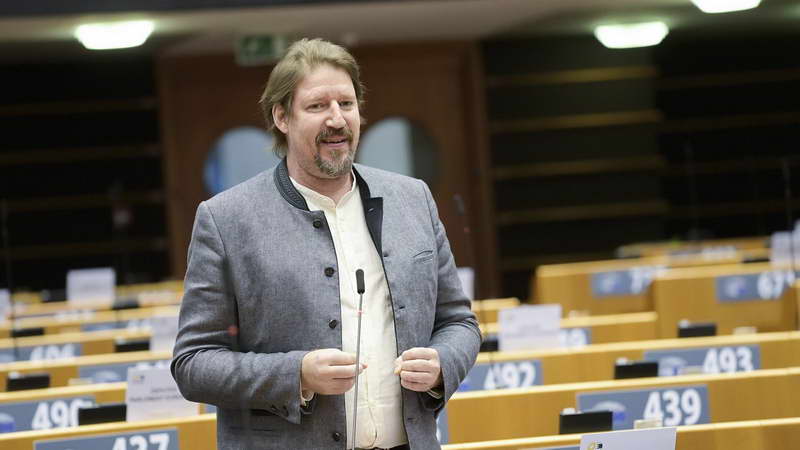 Вајц: Уставните измени се услов за ЕУ и не се предмет на преговори