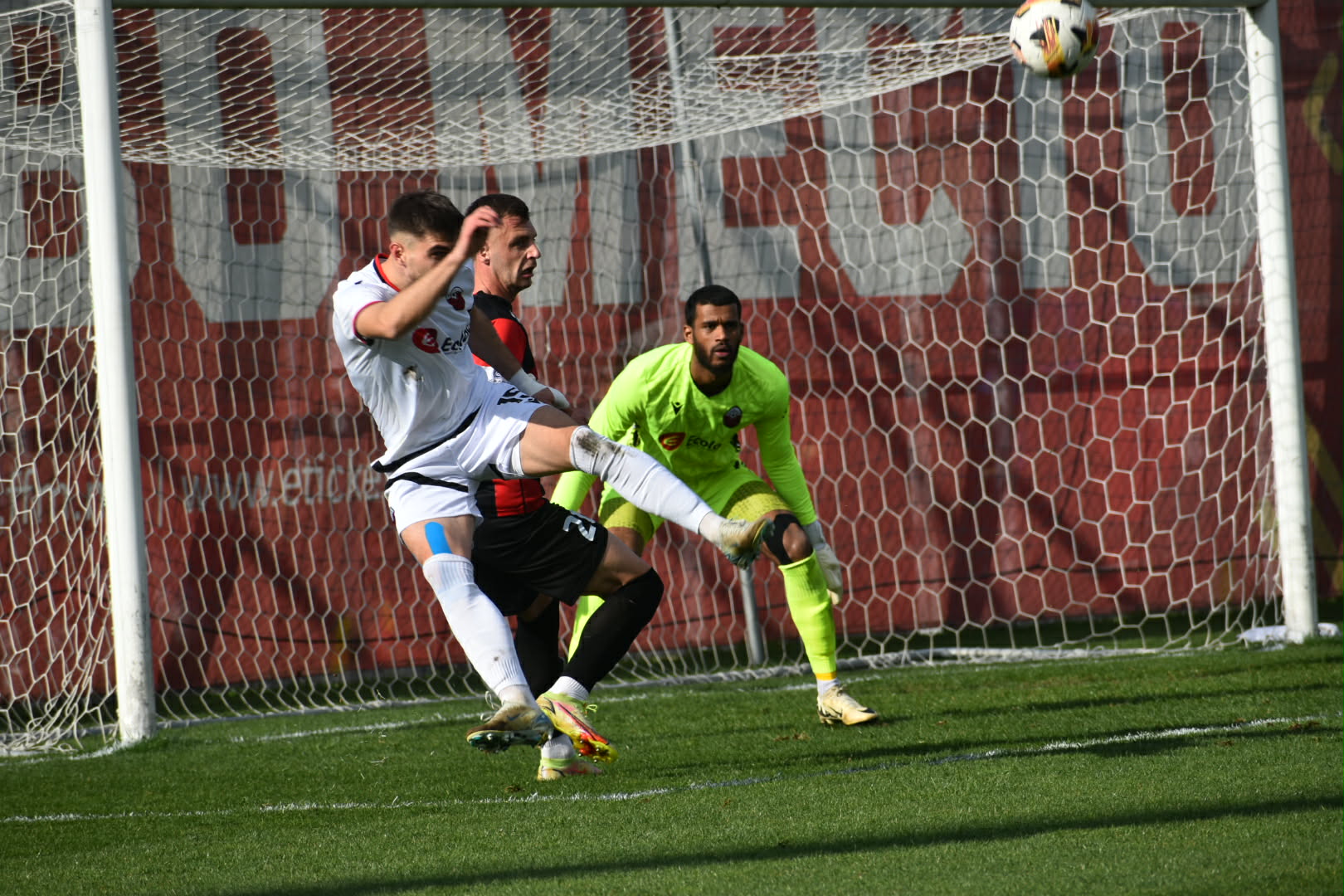 Шкендија најави мртва трка за титулата, Вардар и по девет години останува без домашна победа над тетовци