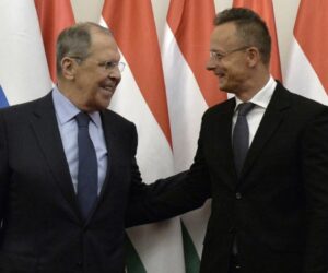 ВИДЕО: Протече снимка од телефонски разговор меѓу Лавров и Сијарто