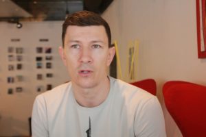 ВЛАДО ИЛИЕВСКИ во „ПРЕСИНГ“: Моја прва љубов беше фудбалот, а прв спорт – каратето! Но, тргнав по стапките на брат ми…! (ВИДЕО)