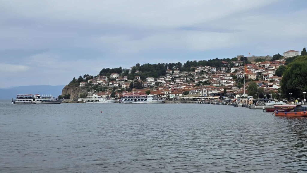 Тројца албански државјани фатени во незаконит риболов во Охридското Езеро