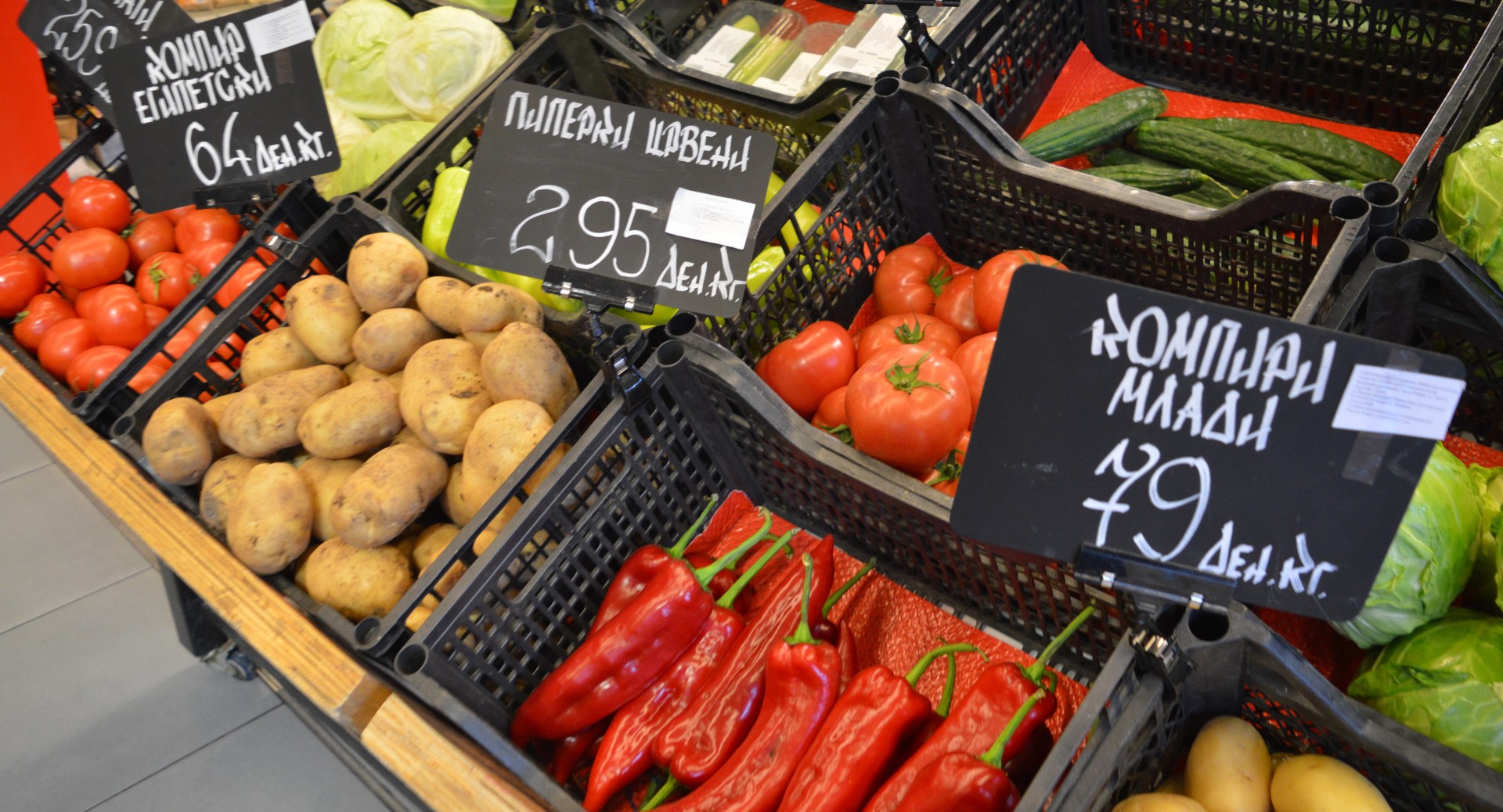 „Ќе се прави ајвар од ананас, така ми се чини“: граѓаните револтирани од вртоглавите цени на зеленчукот