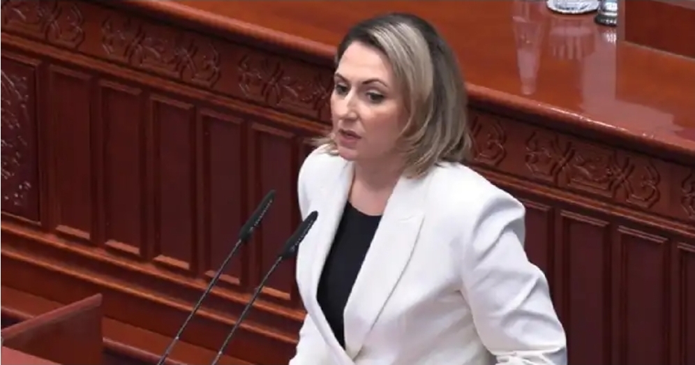 Ајдари: Документите денес пристигнуваат само на македонски, за време на Џафери беа двојазични