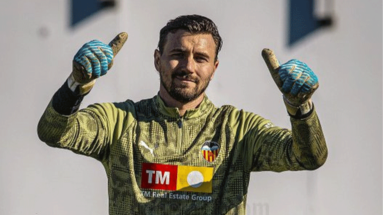 Мирна мрежа за Столе Димитриевски, важен триумф за Валенсија