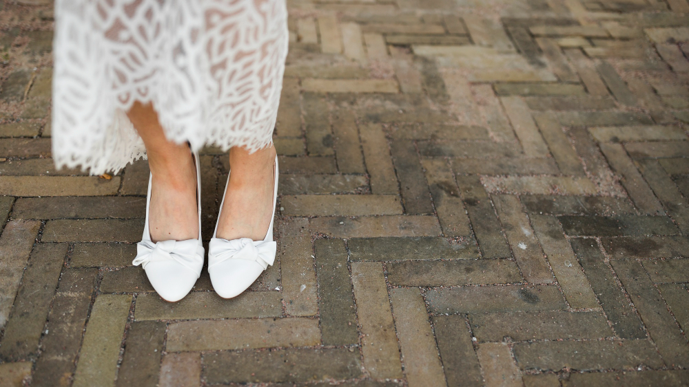 Обувките за по дома сега се претвораат во обувки за во град: Никој не очекуваше дека ова ќе биде главниот моден хит пролетва!