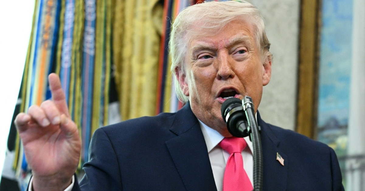 Трамп ја сака иранската нафта, но тврди дека мировните преговори напредуваат „исклучително добро“