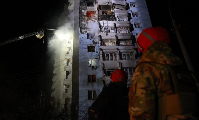 УКРАИНА ВЕЛИ ДЕКА РУСИЈА ПОЧНАЛА НОВА ОФАНЗИВА ДОЛЖ ФРОНТОТ И ДЕКА ГУБИ ИЛЈАДНИЦИ ВОЈНИЦИ