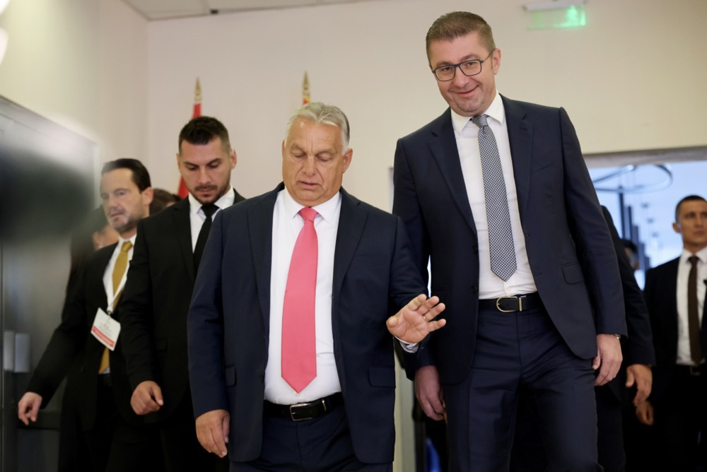 Мицкоски со шестчлена владина делегација во посета на Будимпешта