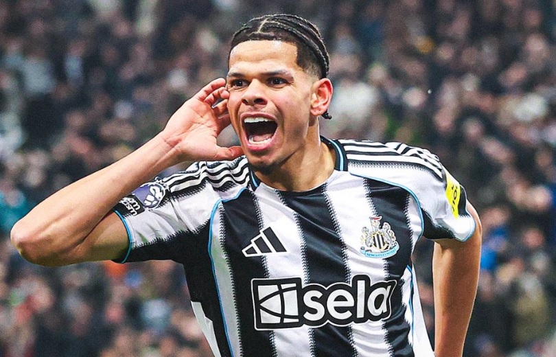 Њукасл со десетмина ја доби лудата битка против Манчестер Јунајтед (ВИДЕО)