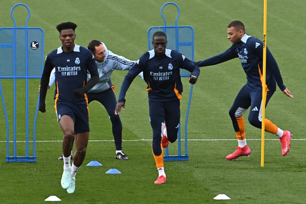 Суеверните фанови на Реал се радуваат дека Менди ќе игра против Сити!