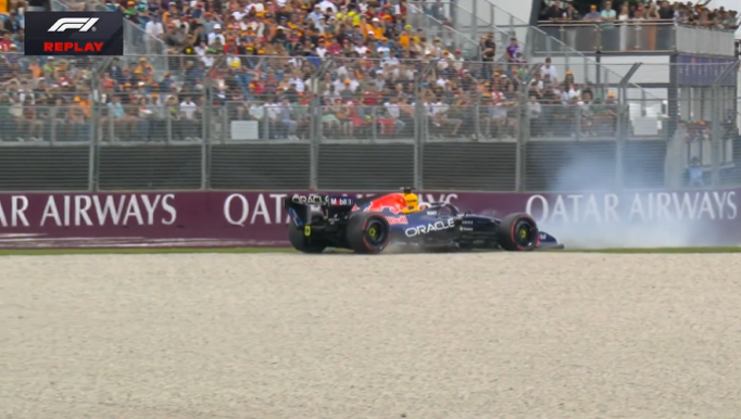 Четирикратниот шампион се заби во ѕидот, Расел ќе стартува од пол-позицијата (Видео)