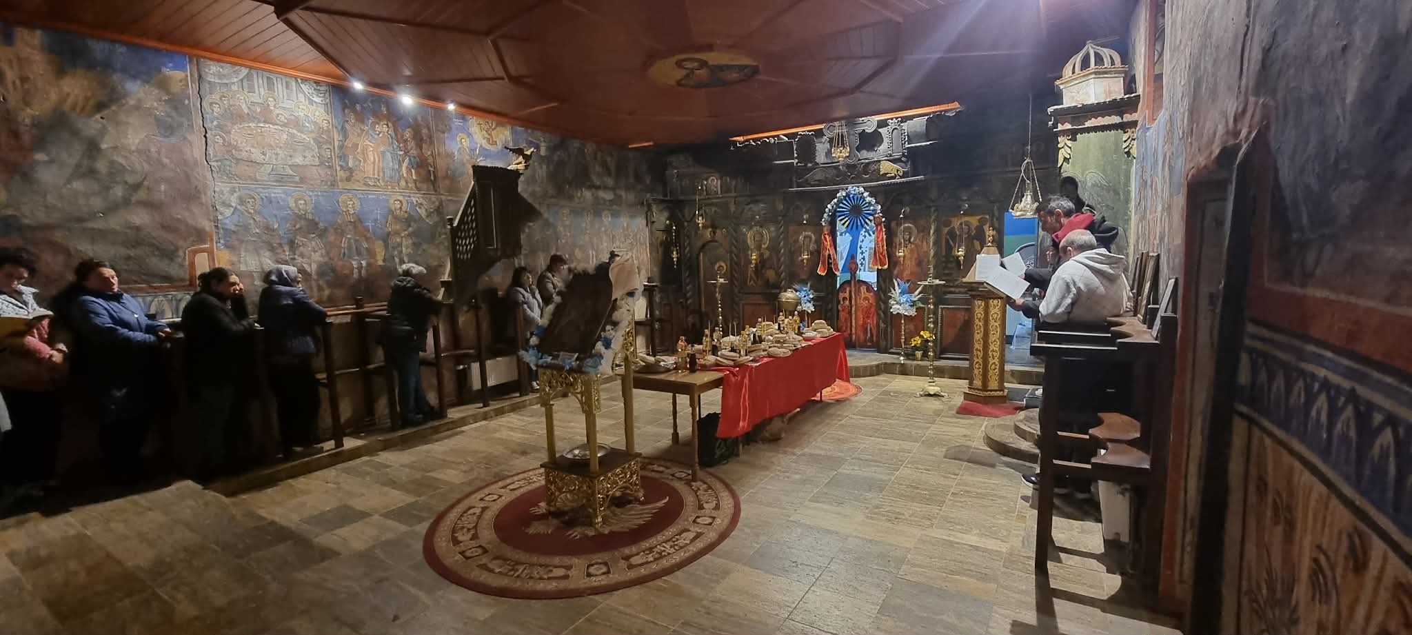 (ВИДЕО) Отслужен третиот акатист кон Пресвета Богородица во парохиската црква Св.Никола во с.Враништа